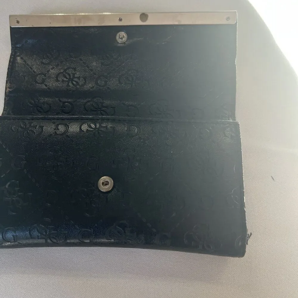 GUESS Wallet Women's Wallet With‎ Chrome In Front